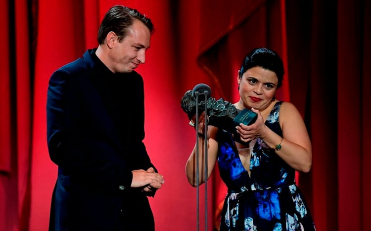 Los productores de “Roma”, Nicolás Celis y Gabriela Rodríguez, recogieron el Goya a mejor película iberoamericana (Foto: AFP)