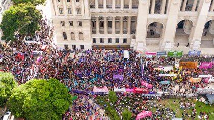 La movilización realizada esta tarde en repudio al femicidio de Úrsula, y para exigir modificaciones en la Justicia en materia de género