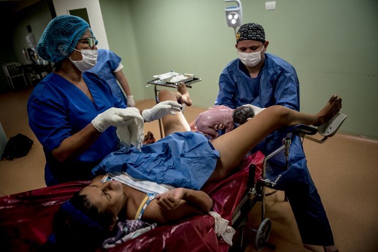 Neryelín González cruzó a Colombia para dar a luz en un hospital estatal de ese país. (Meridith Kohut / The New York Times)