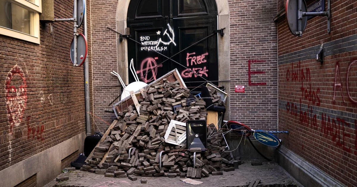 32 people were arrested in Amsterdam during the evacuation of anti-war demonstrators on Gaza