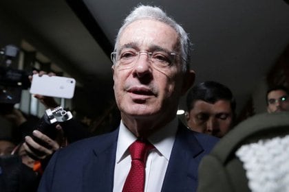 Duque sostuvo que Uribe debería poder defenderse en libertad (REUTERS/Luisa González)