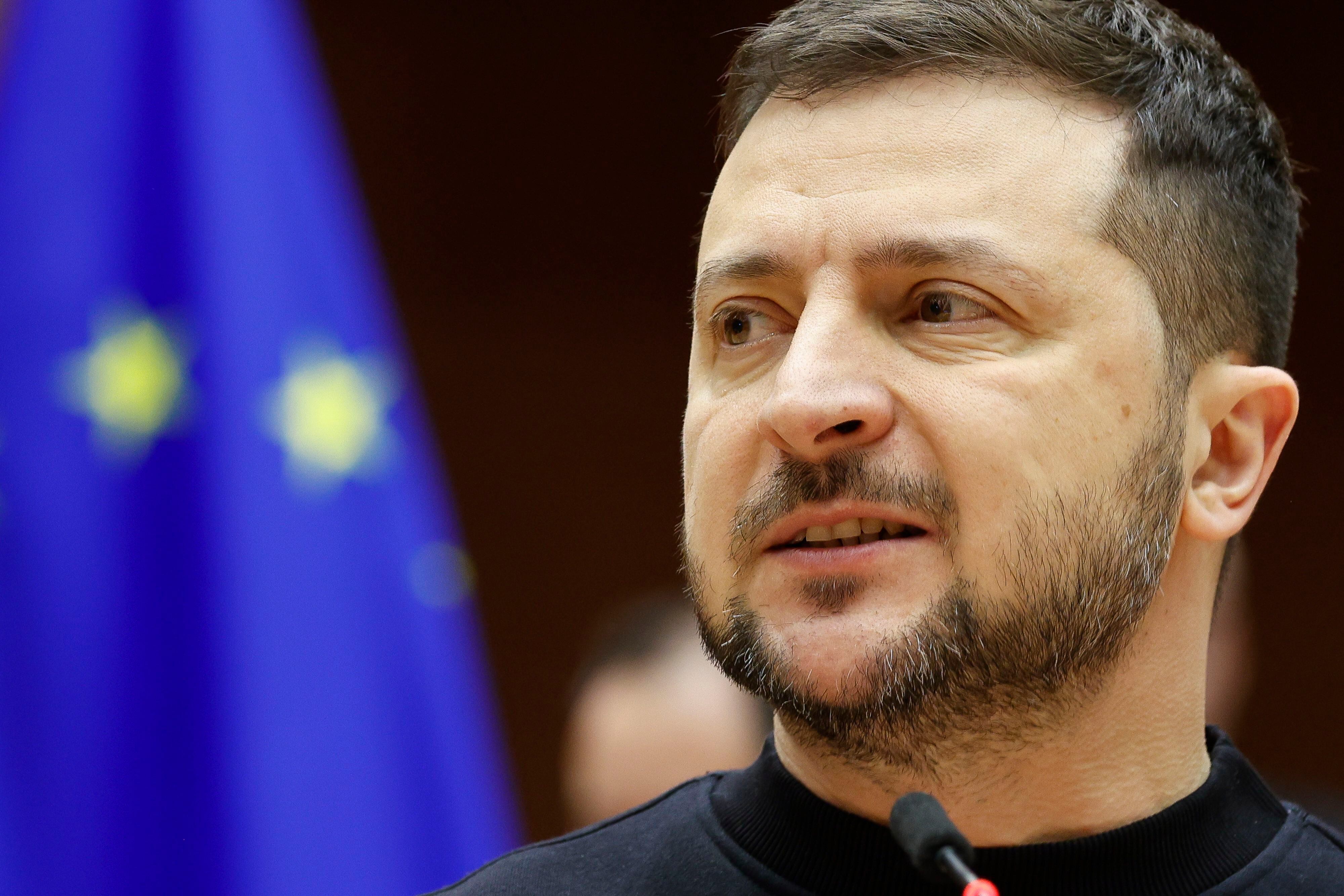 Zelensky pidió soluciones urgentes para revertir las consecuencias del retraso de la asistencia militar a Ucrania (EFE/ Julien Warnand)