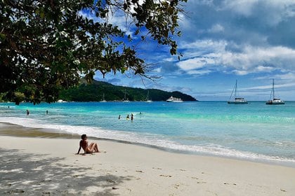 Praia Anse Lazio