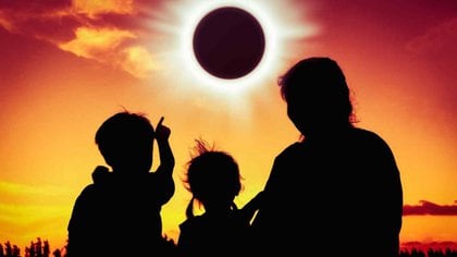 El eclipse total de Sol es atravesado este año por la pandemia causada por el virus SARS-CoV-2, responsable de la enfermedad COVID-19