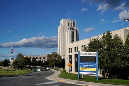 El Centro Médico Militar Walter Reed, en Maryland donde fue trasladado Donald Trump para pasar los próximos días y llevar a cabo su tratamiento (Reuters)