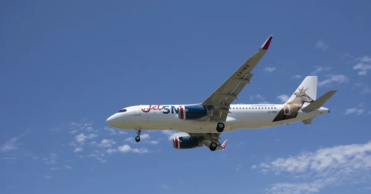 JetSmart, an airline interested in acquiring Viva Air, will be able to operate flights in Colombia