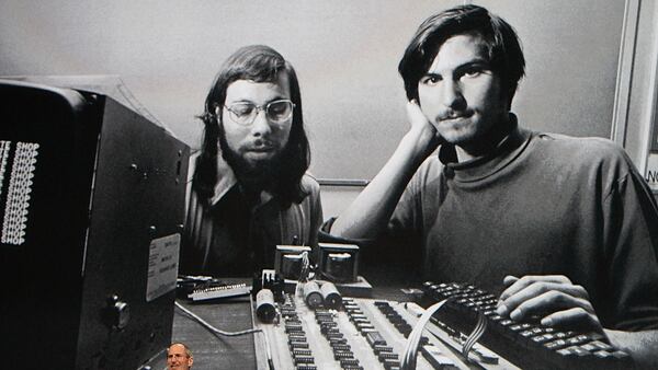 Steve Jobs junto a Steve Wozniak durante los comienzos de la empresa (Foto de Justin Sullivan/Getty Images)