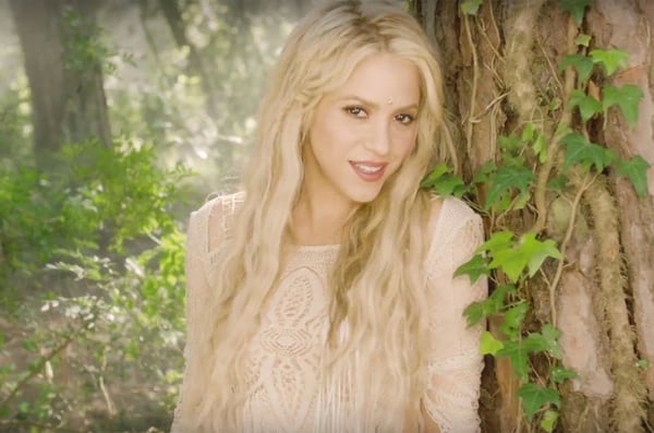 Shakira debió posponer su gira mundial por problemas en las cuerdas vocales.