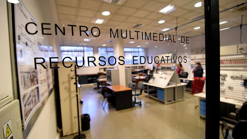 El INET depende del Ministerio de Educación de la Nación regula, trabaja y supervisa con las provincias la educación técnica profesional en la Argentina (Nicolás Stulberg)