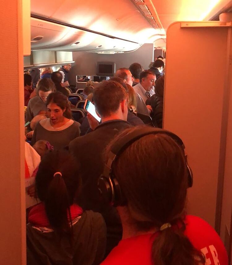 Así fue el descenso de los pasajeros de American Airlines