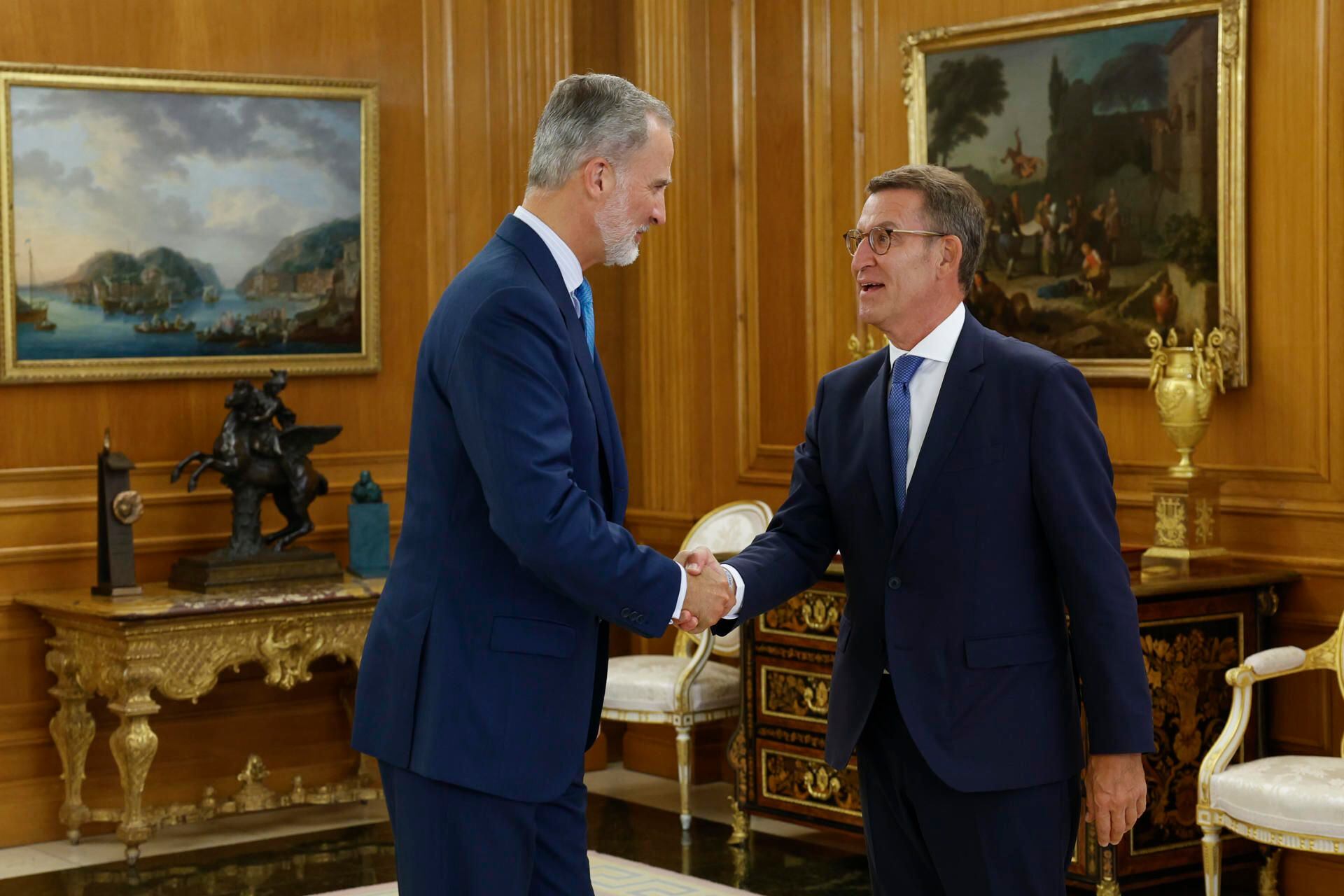 El rey Felipe VI recibe al líder del PP, Alberto Núñez Feijóo en el Palacio de la Zarzuela (EFE/ Sebastian Mariscal Martinez)