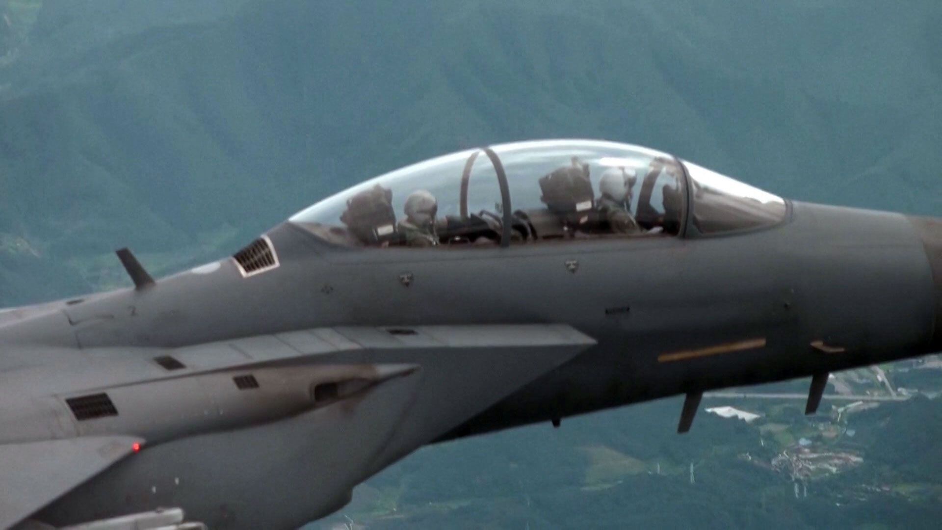 Alrededor de 60 aviones de combate, incluyendo F-35A, participaron en los combates (Reuters)