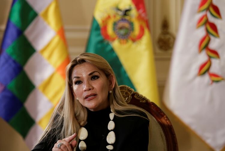 La presidenta interina de Bolivia, Jeanine Anez, habla durante una entrevista de Reuters en el Palacio Presidencial de La Paz, Bolivia, el 13 de enero de 2020. Foto tomada el 13 de enero de 2020. REUTERS/David Mercado
