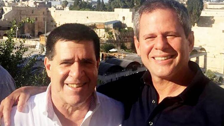 El ex presidente paraguayo Horacio Cartes junto al empresario Dario Messer durante un viaje a Jerusalén en 2013 