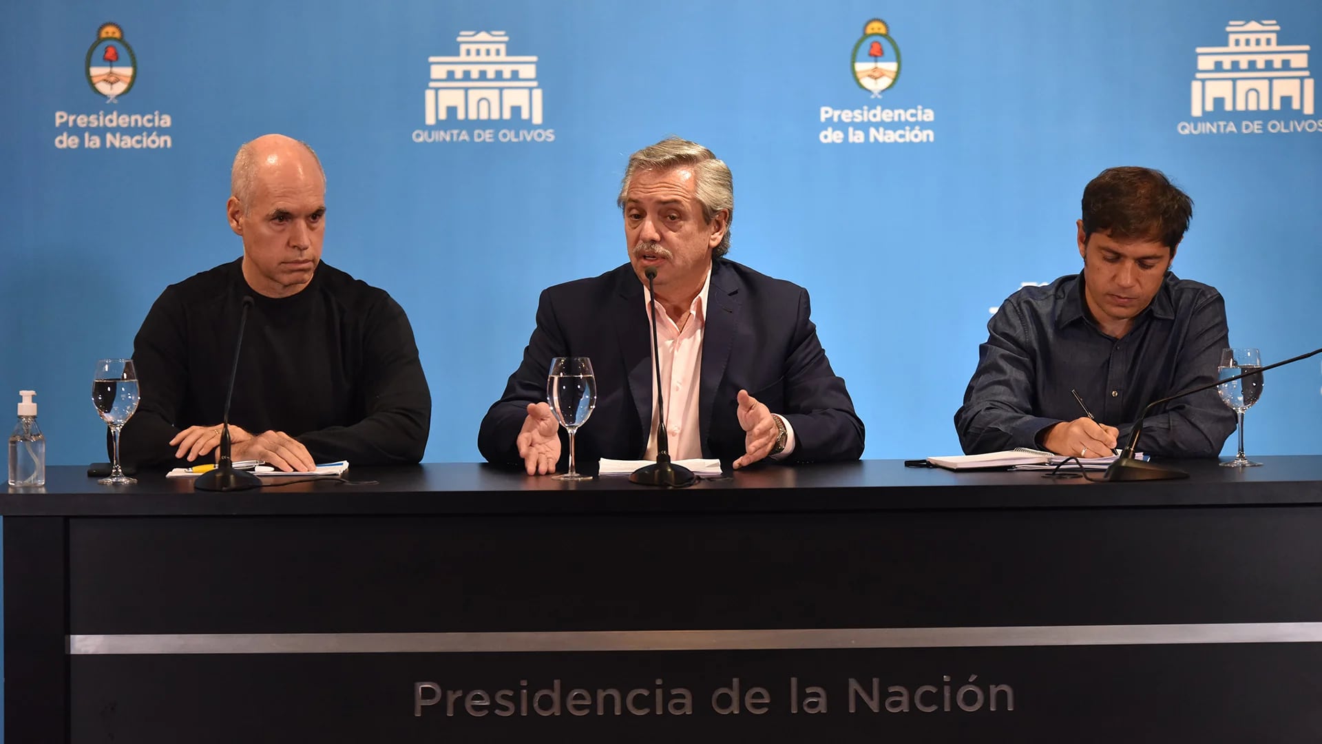 El Presidente estuvo acompañado por el gobernador de Buenos Aires, Axel Kicillof, y el jefe de Gobierno porteño, Horacio Rodríguez Larreta (Franco Fafasuli)