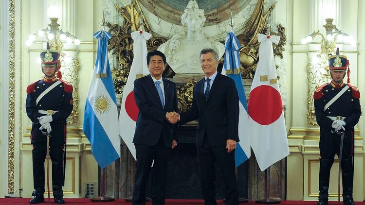 Mauricio Macri junto al presidente de Japón, Shinzo Abe (Télam)