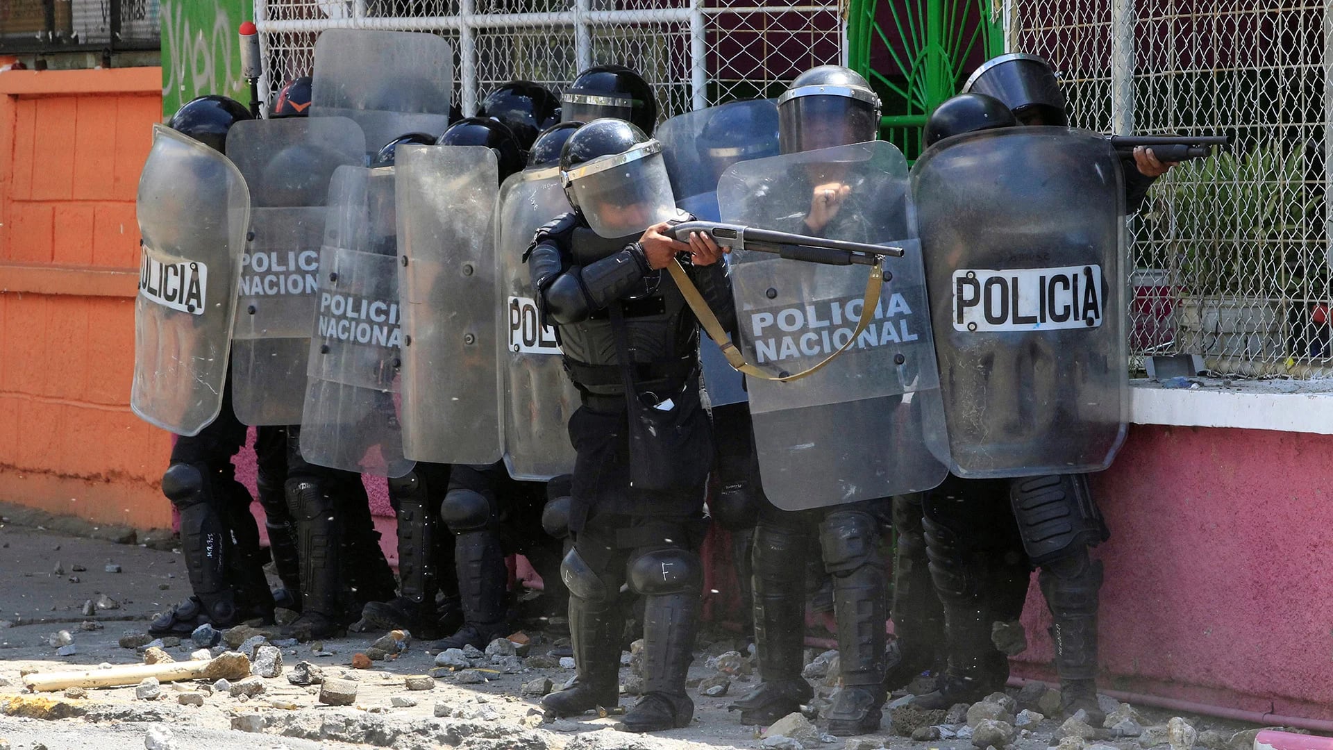 La Policía reprimió las protestas de la población civil (Reuters)