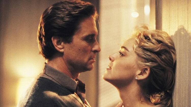 Michael Douglas y Sharon Stone en Bajos instintos.