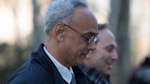 Manuel Burga espera por los argumentos finales de sus abogados ante la Corte Federal de Brooklyn (AFP)