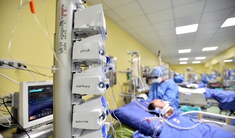 La unidades de cuidados intensivos de Italia están desbordadas