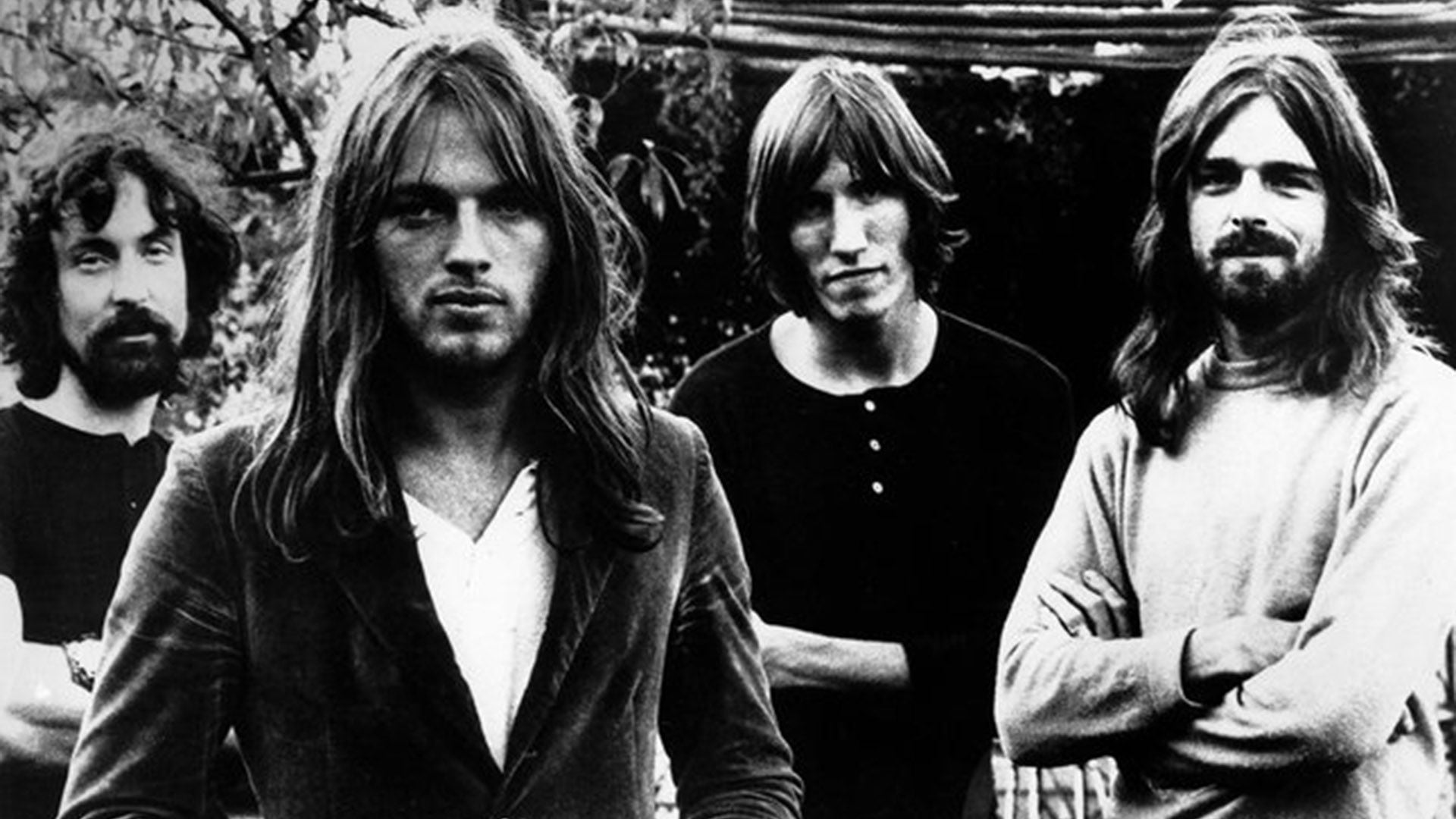 Después de la salida del primer álbum y del colapso mental de Syd Barrett, ingresó Gilmour, y Roger Waters tomó las riendas creativas de Pink Floyd