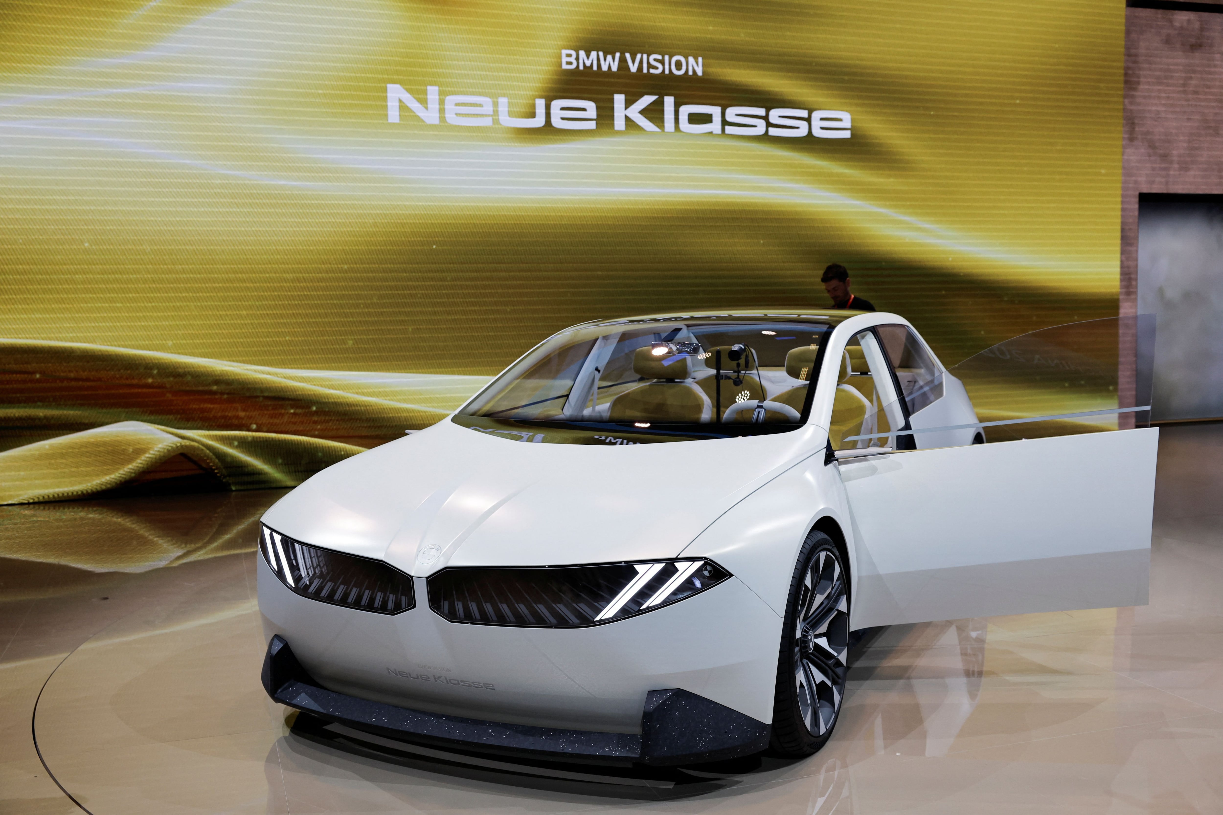 El vehículo eléctrico BMW Vision Neue Klasse es la apuesta de la empresa para competir en vehículos con estas características. (Foto: REUTERS/Tingshu Wang)