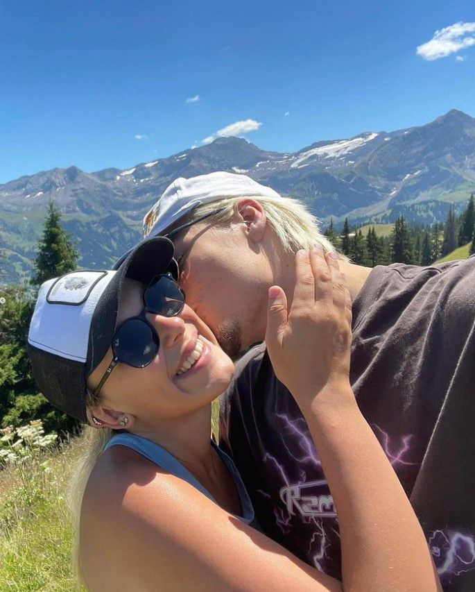 "No ha sido nada estresante para mí. Jake está muy implicado. Me ha ayudado mucho durante todo el proceso", dijo Brown sobre la planeación de su boda (Instagram: @jakebongiovi)
