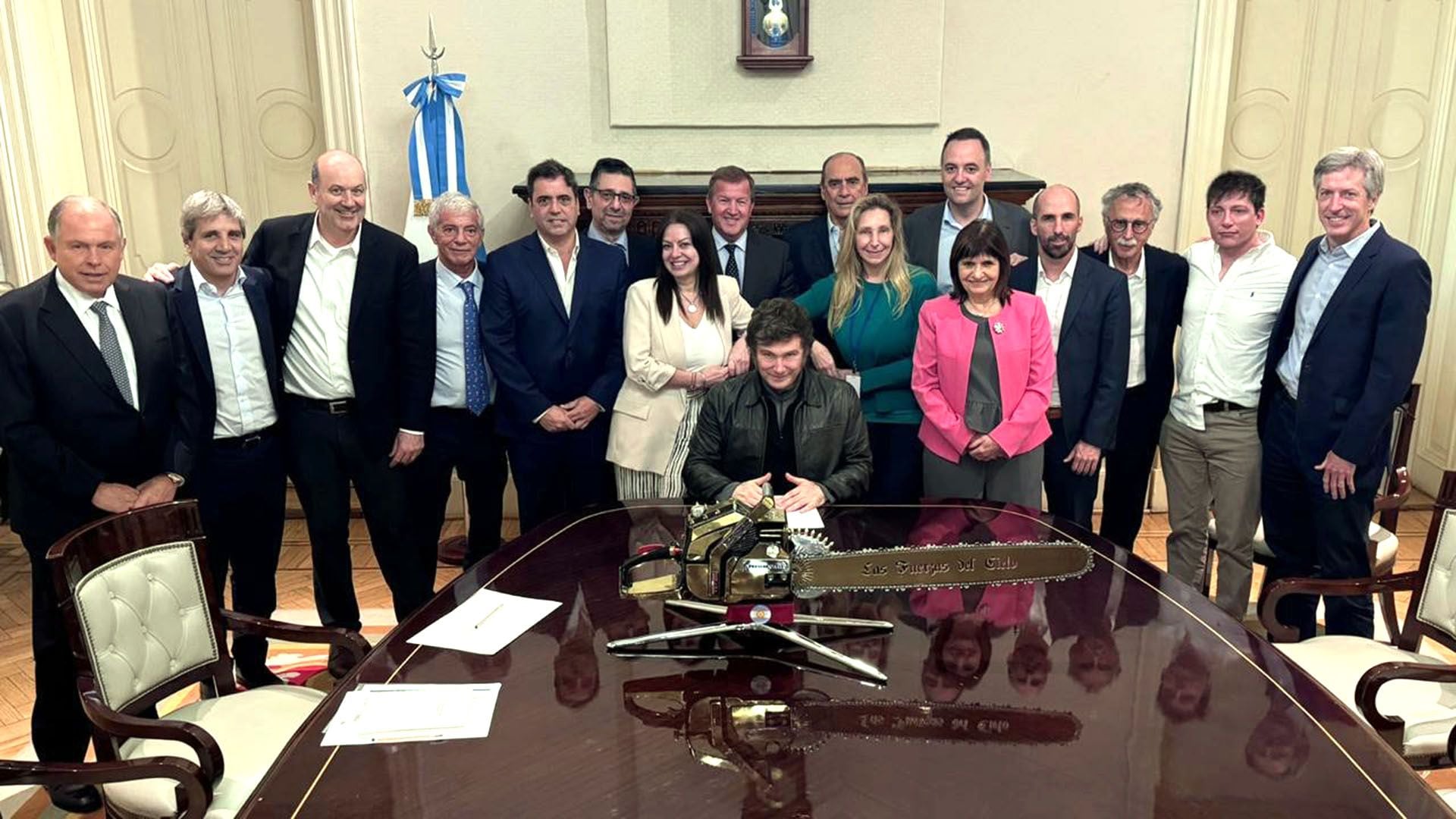 Javier Milei reunió a su Gabinete completo en Casa Rosada, en horas  decisivas para el futuro de los jueces Lijo y García Mansilla - Infobae, image size:1920x1080