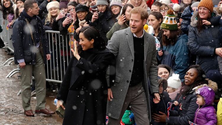 Meghan Markle y el príncipe Harry esperan su primer hijo para abril (AP)