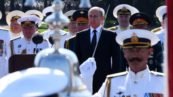 Vladimir Putin en un disfile militar(AFP)