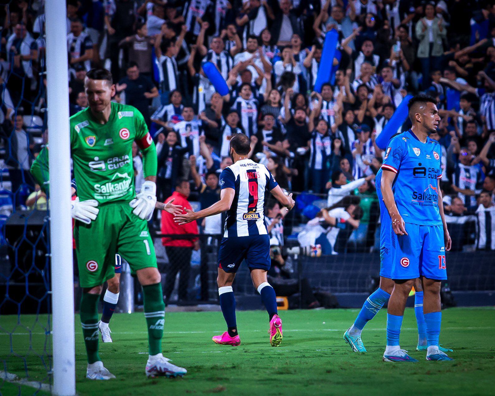 Hernán Barcos marcó el 1-0 de Alianza Lima contra Deportivo Garcilaso por la fecha 19 del Torneo Apertura 2023. (Diego Ormeño)