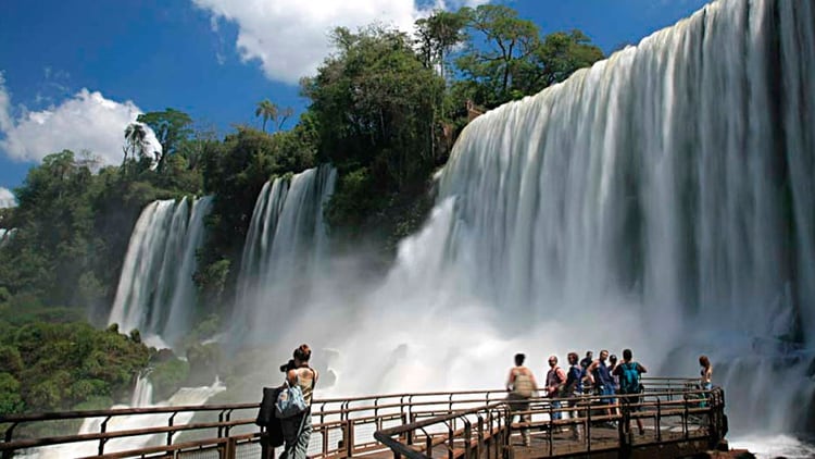 El Parque Iguazú se puede disfrutar y recorrer prácticamente en un 90% con condiciones de accesibilidad para todas las discapacidades (Télam)