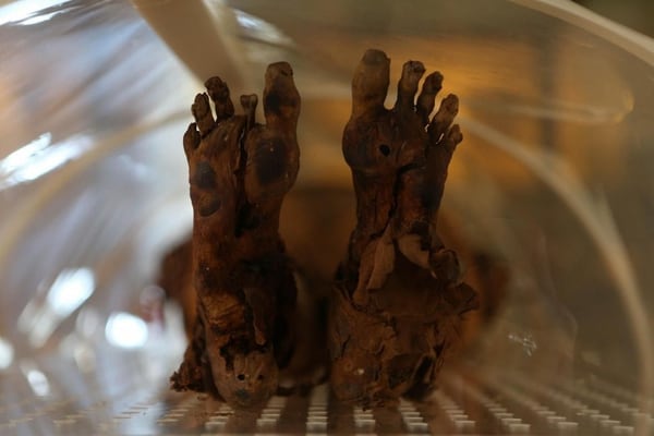 Los pies de una momia egipcia (EFE/archivo)