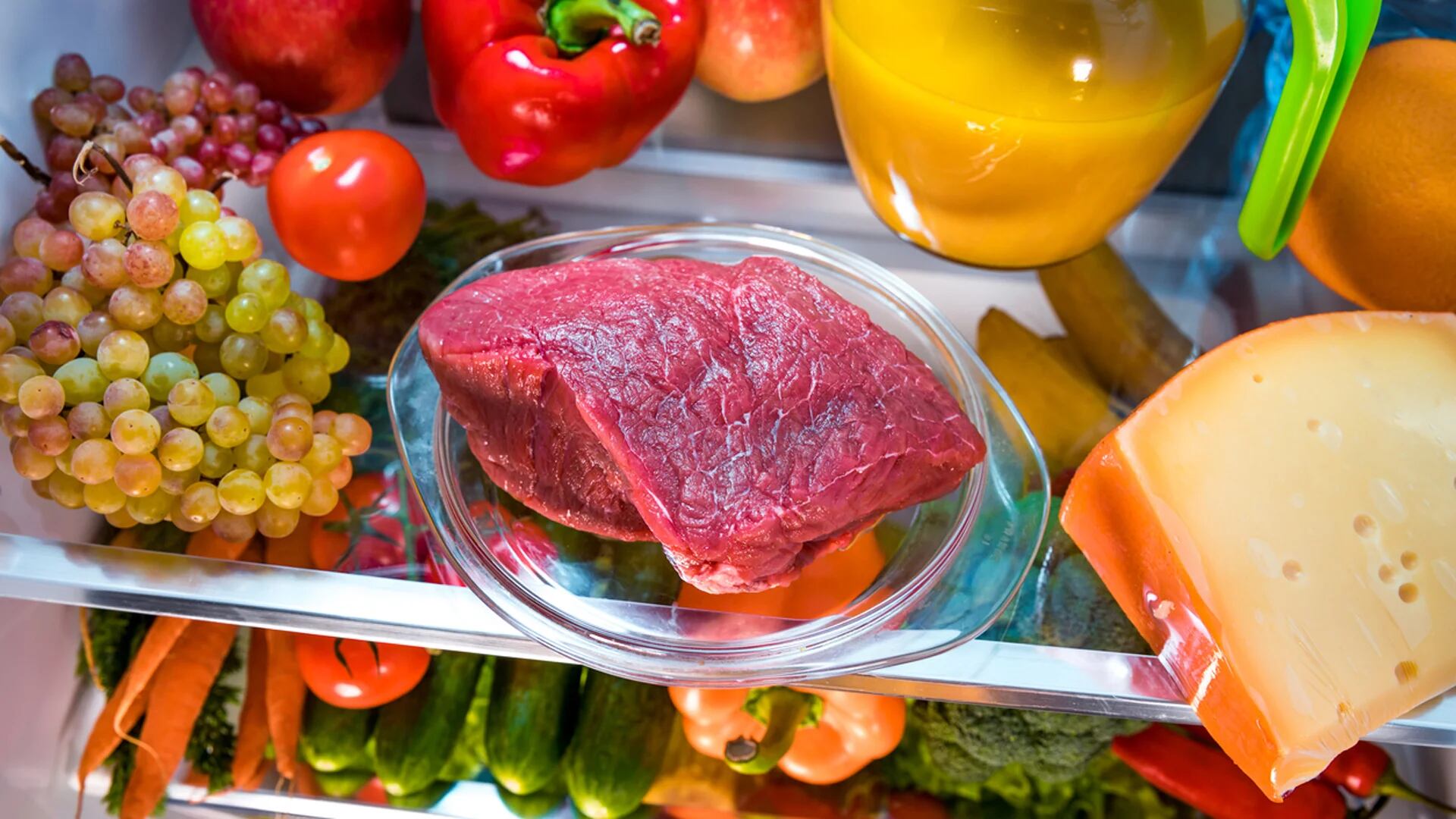 Antes de consumir carnes (que tienen proteínas), se debe ingerir fibras con las verduras, que dan más saciedad/Archivo