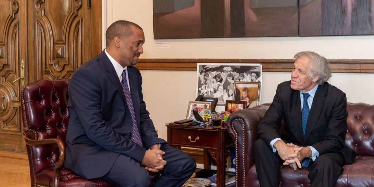 Arturo McFields, Ambasciatore del Nicaragua, con Luis Almagro all'OAS