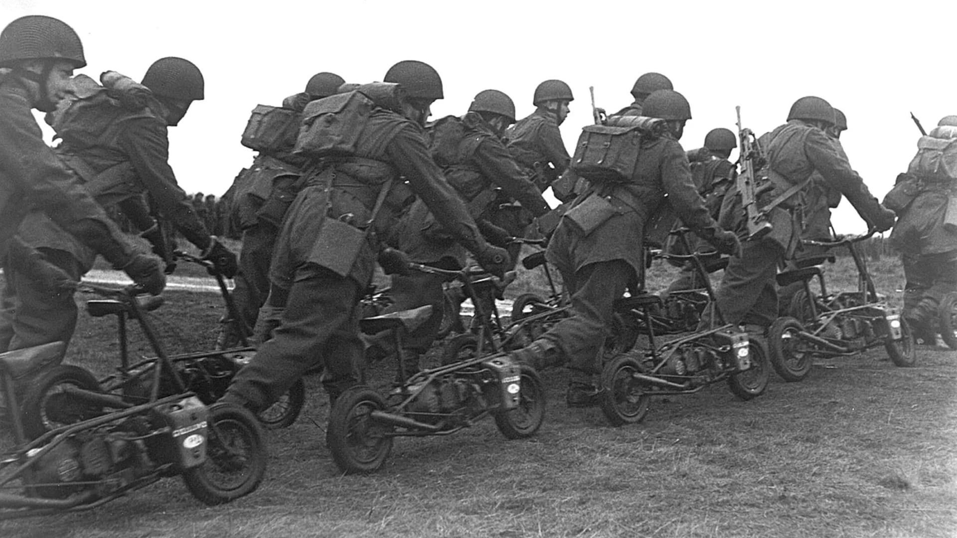 Welbike era la moto voladora: caía del cielo y era fuente de movilidad para los paracaidistas