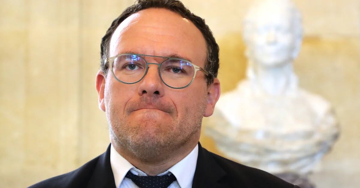 Scandale en France : Un des nouveaux ministres de Macron est accusé de viol par deux femmes