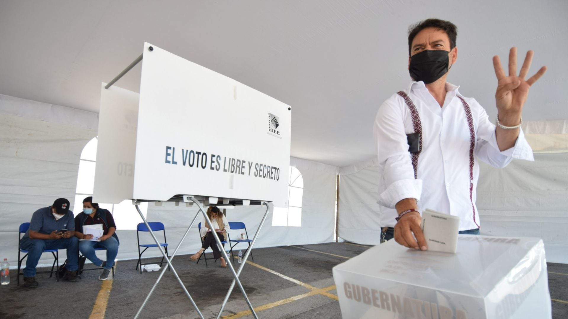 Además, los trabajadores deberán contar con tiempo para acudir a emitir su voto (Francisco Villeda/Cuartoscuro)