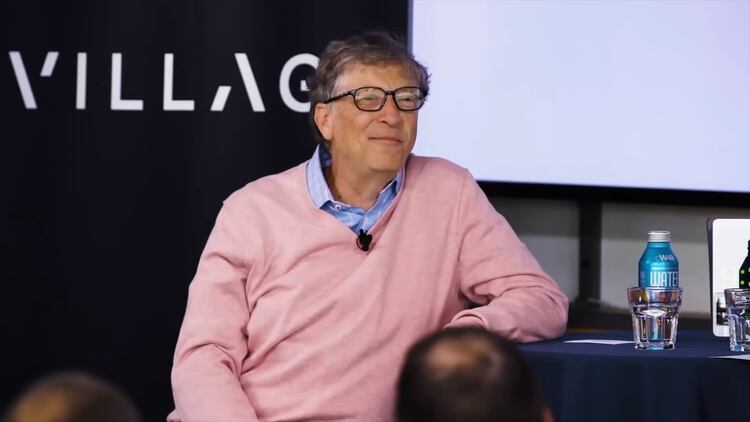 Bill Gates durante la entrevista que dio en la compañía Village Global