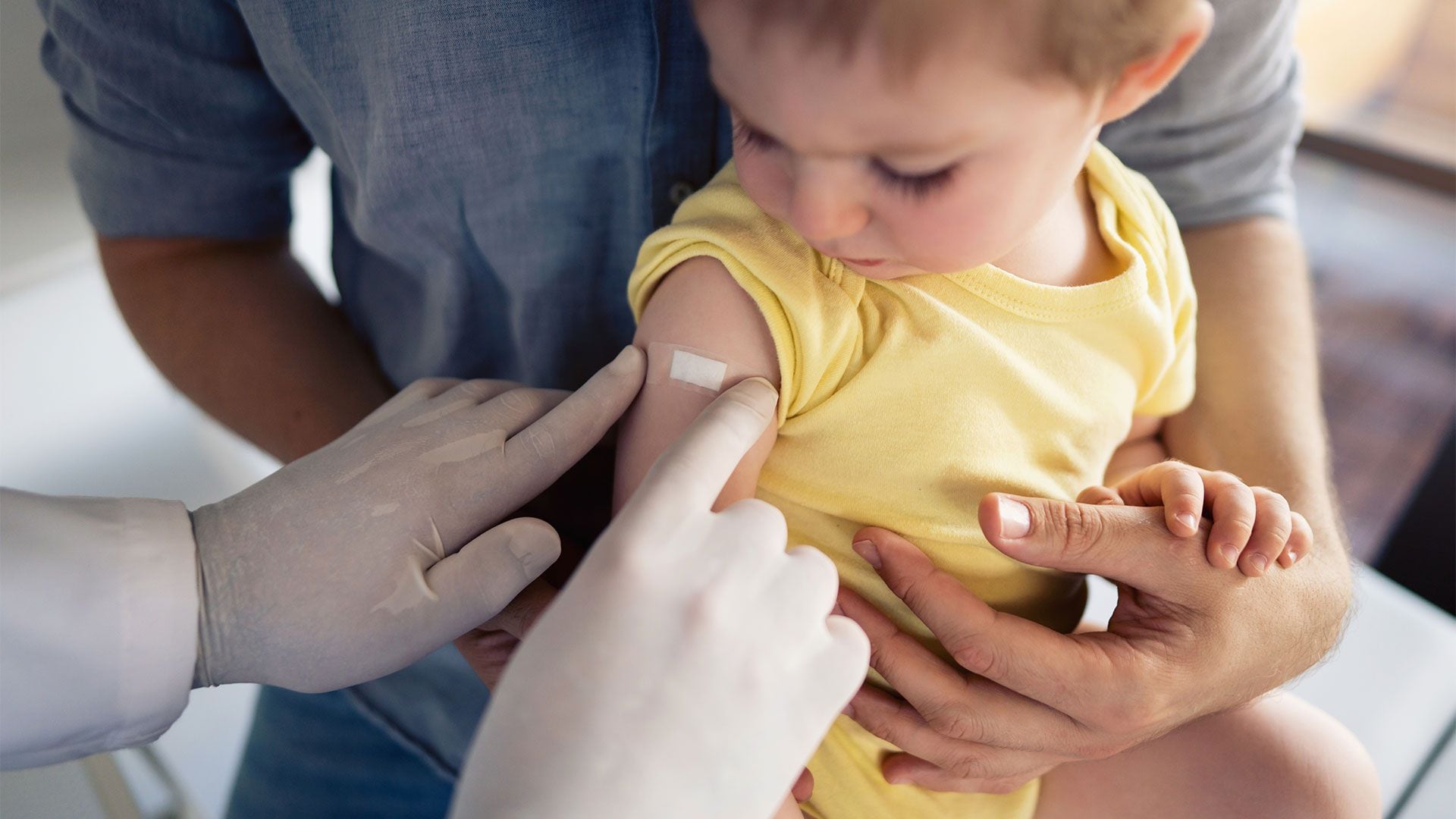 La principal defensa contra la poliomielitis es la vacunación, esencial para prevenir la propagación del virus (Getty)