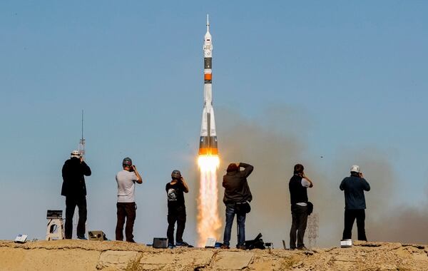 El despegue del cohete Soyuz con los dos astronautas a bordo