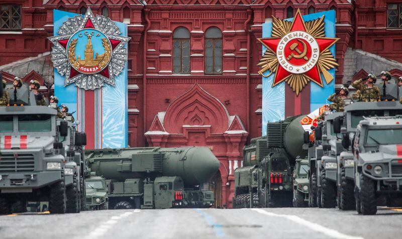 Vladimir Putin envió miles de soldados y equipamiento militar a la frontera con Ucrania (Foto: REUTERS/Maxim Shemetov)