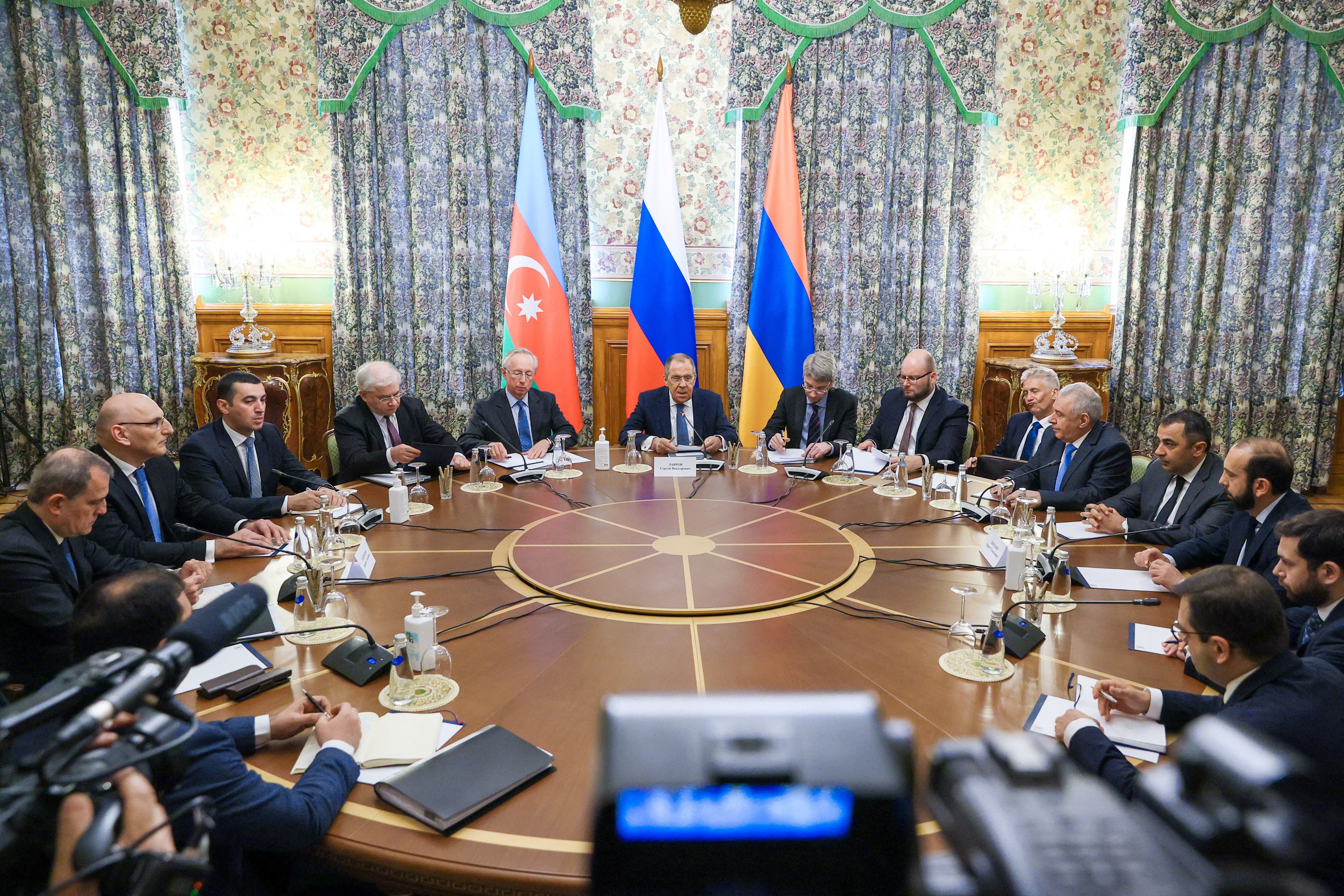 Rusia oficia como mediador entre Armenia y Azerbaiyán (Russian Foreign Ministry/Handout via REUTERS)