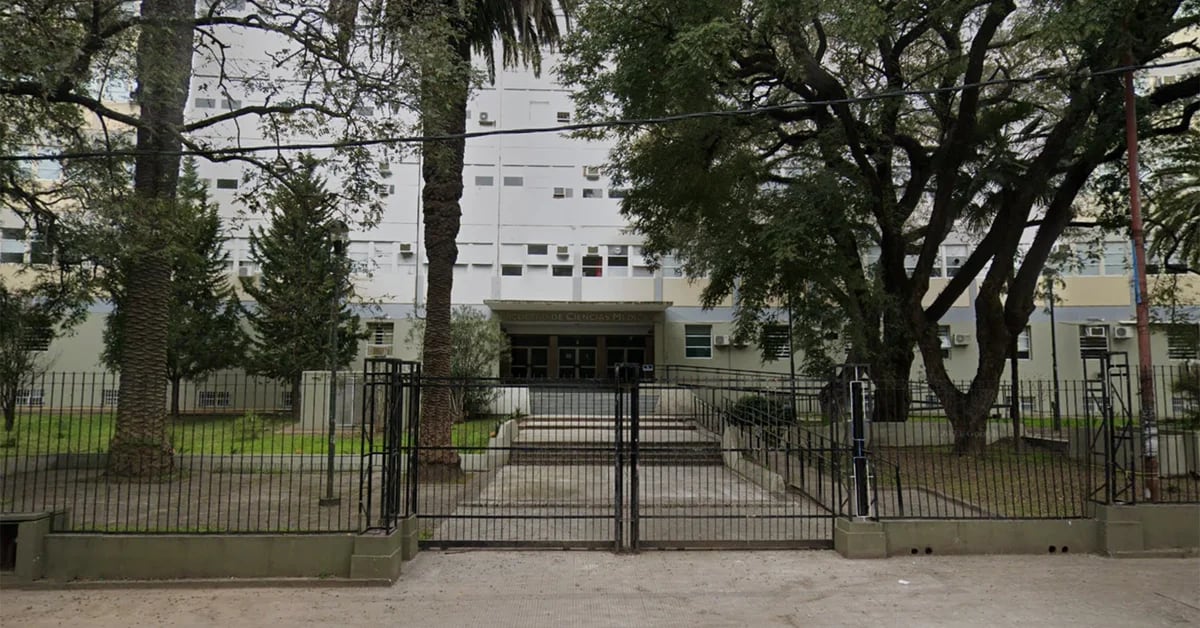 Un altro bochazo in medicina a La Plata: il 100% degli studenti ha parzialmente fallito e c’è polemica