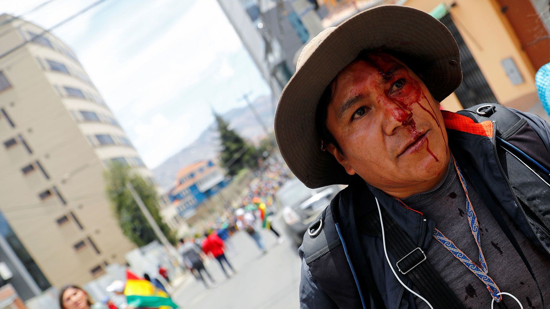 Un manifestante herido en La Paz (Reuters)