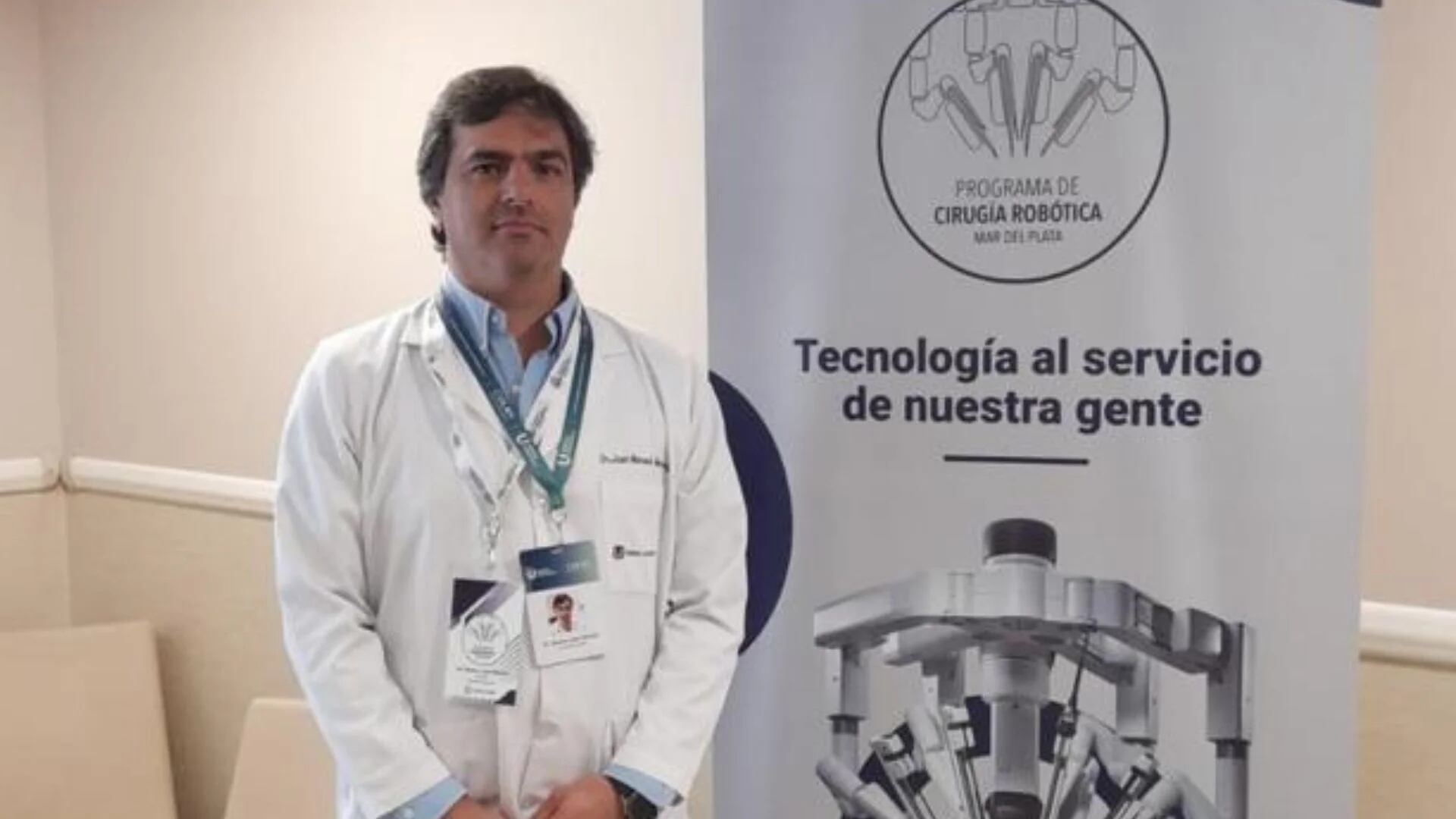 Dr. Juan Manuel Álvarez, urólogo y cirujano robótico certificado  (Clínica Colón)