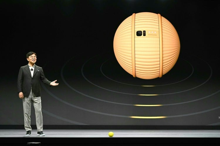 Aunque parece una pelota de tenis, en realidad es el nuevo asistente personal de Samsung, presentado por la compañía en la feria de electrónica CES de Las Vegas. (Foto: Archivo)
