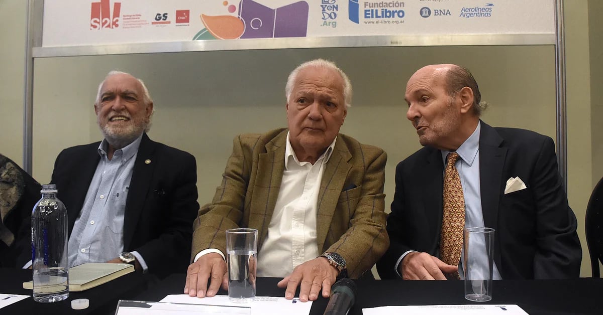 How the councils trial recordings were secretly transferred out of the country: Gil Lavedra, Ledesma and Valerga discussed at the book fair
