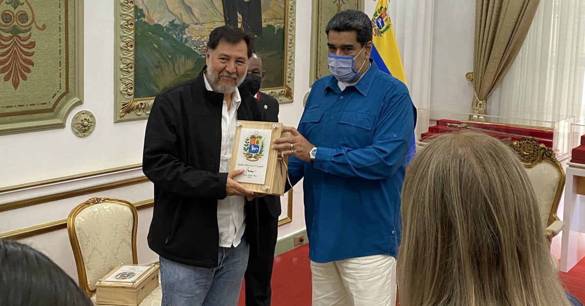 Fernández Noroña meets with dictator Nicolás Maduro in Venezuela