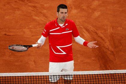 Novak Djokovic se enfrenta a Karen Khachanov en la cuarta ronda de Roland Garros (REUTERS / Gonzalo Fuentes)